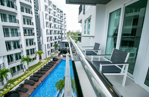 Kram Condo | Family-Friendly Mantra Beach Condominium with Pool & Breakfast