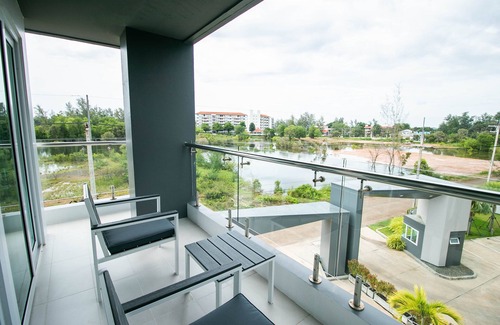 Kram Condo | Family-Friendly Mantra Beach Condominium with Pool & Breakfast