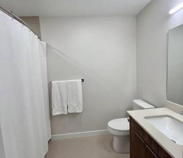 East Kootenay Ski Chalet | Nordix Townhouse: Oceanfront Escape with Pool and Spa