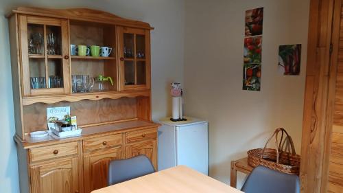 Niebuell Apartment | Family-Friendly Retreat at Nordseeferienhaus Peter