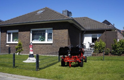 Norddeich House | Nordsonne Whg 2: Family-Friendly Stay with Perfect Rating