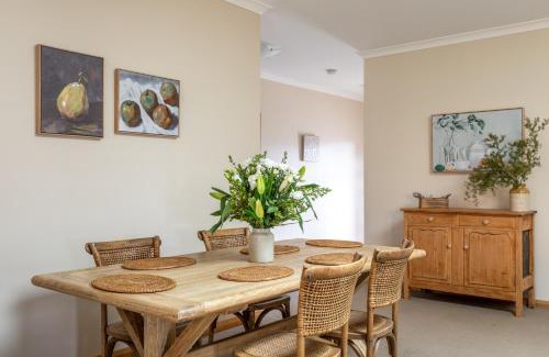 Koonya House | Norfolk Bay Retreat: Breathtaking Views of Sea and Vines