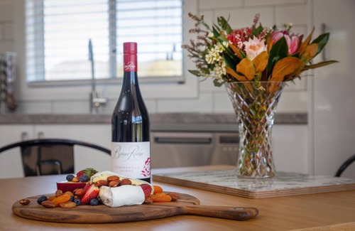 Broke Cottage | Norfolk Cottage: Ideal Retreat with Kitchen & Child-Friendly Amenities