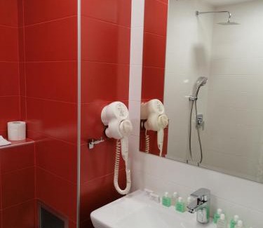 Plovdiv Center Apartment | Top-Rated Noris Apart: Family-Friendly with Garage Access