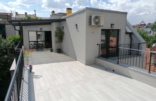 Plovdiv Center Apartment | Top-Rated Noris Apart: Family-Friendly with Garage Access