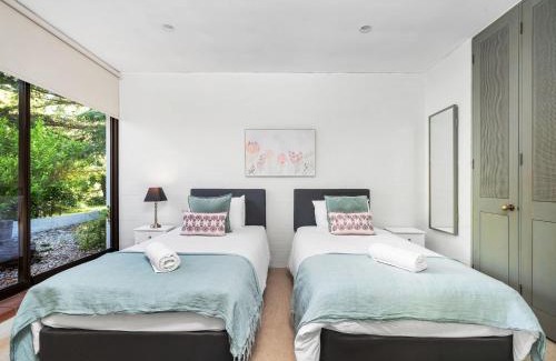 Exeter House | Kid-Friendly Normandie Park Exeter - High Guest Rating 9.3