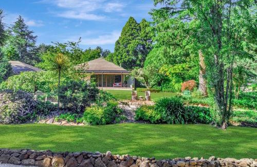 Exeter House | Kid-Friendly Normandie Park Exeter - High Guest Rating 9.3