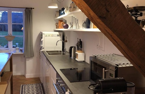 Colleville-sur-Mer House | Historic Normandy Cottage Near Omaha Beach - Top-Rated Stay