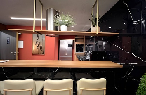 Setor Noroeste Apartment | Modern Noroeste Hotel: Central Location with Spa and Kitchen