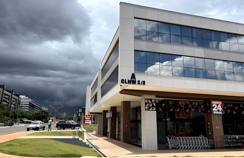 Setor Noroeste Apartment | Modern Noroeste Hotel: Central Location with Spa and Kitchen