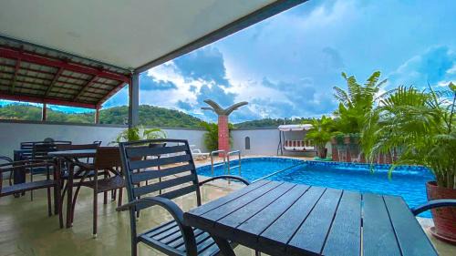 Temoyong Hotel | Relax at Norshah Village Resort with Pool & Family Amenities