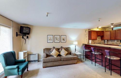Alyeska Apartment | Family-Friendly North #405: Your Ideal Budget Retreat