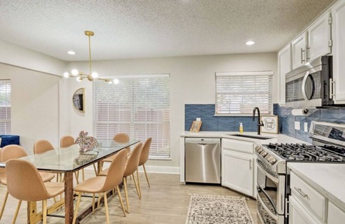 Block House Creek House | Explore North Austin: Pet-Friendly Stays Near Lake Travis