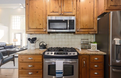 Forest North Estates House | North Austin Oasis: Family-Friendly Retreat with Pool Access