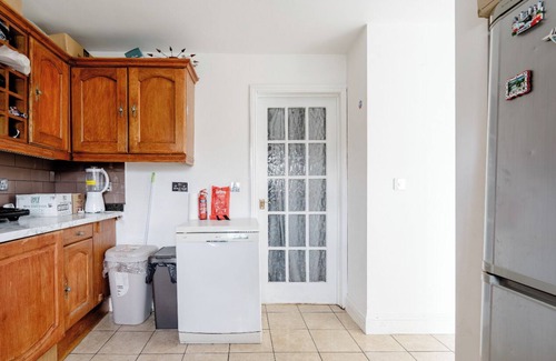 Townfield House | Discover North Avenue Guest House: Free Parking & Spa Access