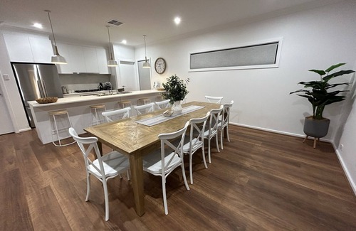 Wallaroo Plain House | North Beach Getaway: Family-Friendly Oceanfront Retreat