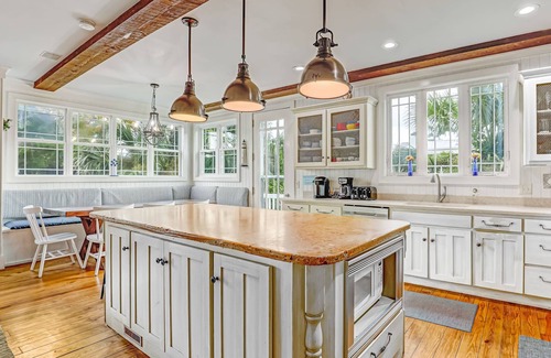 Tybee Island House | North Beach Tybee Home with Rooftop Deck & Pool Access