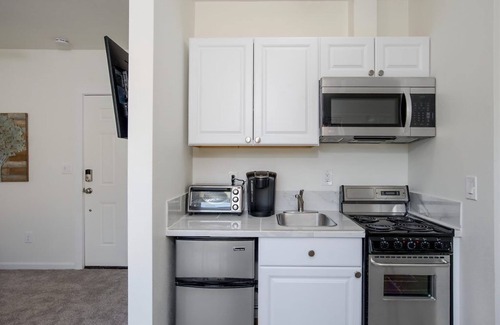 North Bend Apartment | Indulge in North Bend Escapes: Suite with Hot Tub & Yard