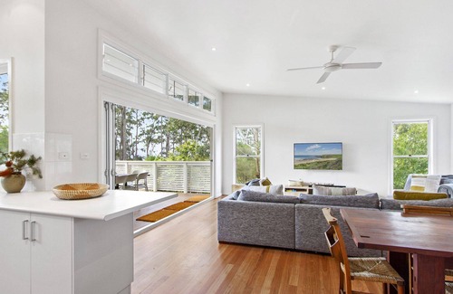 Bendalong House | North Bendy Beach house located across the road from beaches