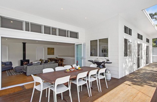 Bendalong House | North Bendy Beach house located across the road from beaches