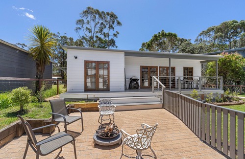 Bendalong House | Cozy North Bendy Beach House with Family and Pet Amenities