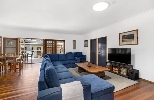 Bendalong House | Cozy North Bendy Beach House with Family and Pet Amenities