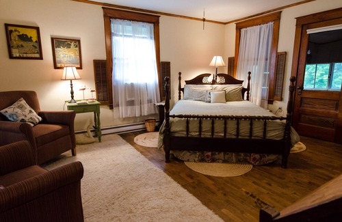 Grayling Bed & Breakfast | North Branch Outing Club: Family-Friendly with Breakfast