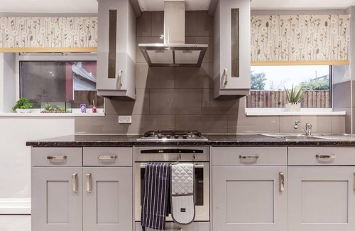 Harringay Ladder House | Immaculate House with Kitchen in North Central London