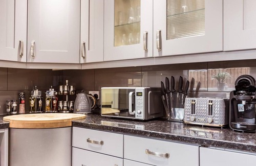 Harringay Ladder House | Immaculate House with Kitchen in North Central London