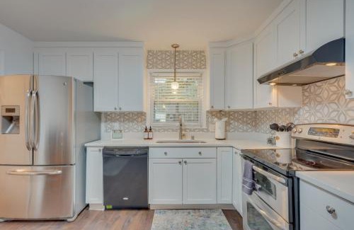 North Charleston House | Convenient North Charleston Escape with Hot Tub Amenities