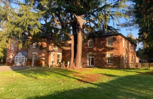 East Drayton Bed & Breakfast | Enjoy Family-Friendly Stays at North Clifton Hall with Hot Tub