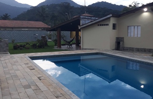 Caraguatatuba House | Beachside Retreat: North Coast Near Cocanha Beach