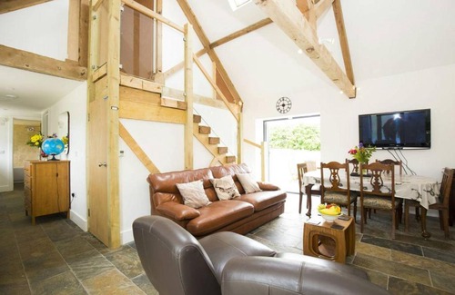 Staplefield Bed & Breakfast | Charming North Cottage: A Pet-Friendly Retreat in Sussex