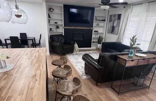 Farmers Branch House | North Dallas home 16 Min toDFW. KING size bed.