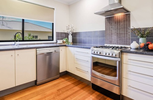 Agnes Water House | North Discovery 14: Poolside Retreat with Free WiFi
