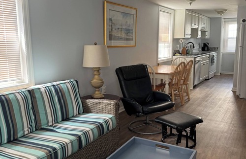 North End Apartment | North End Garden Apt: Ocean View & Fabulous Porch Awaits