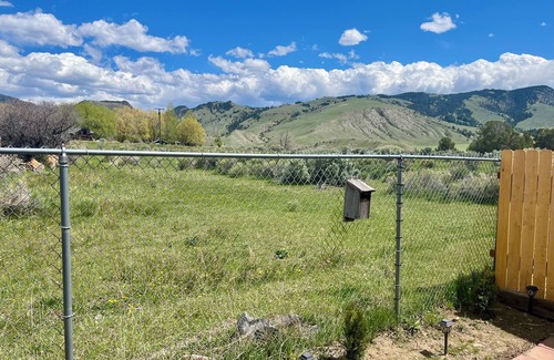Gardiner Cabin | Scenic North Entrance Yellowstone Cabin with Ocean View