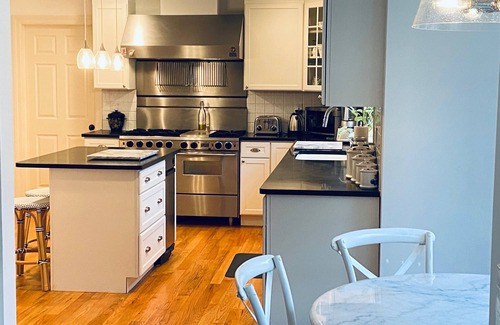 Orient House | Unforgettable Stay at North Fork Entertainer's Delight!