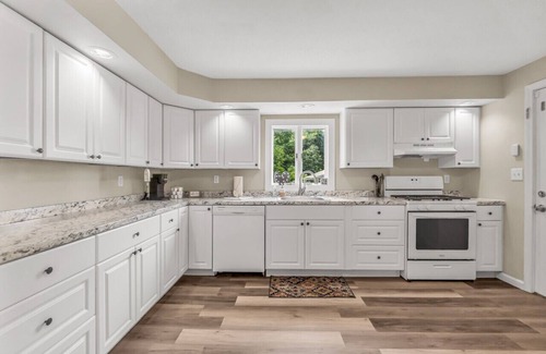 North Haven House | Cozy Retreat with Renovated Interior & Spa Amenities
