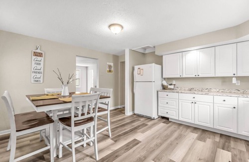 North Haven House | Cozy Retreat with Renovated Interior & Spa Amenities
