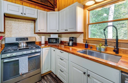 North Haverhill Cabin | Cozy North Haverhill Cabin with Fire Pit & Family Amenities