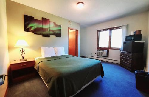 Ironwood Hotel | North Ironwood Acres - Black River Lodge