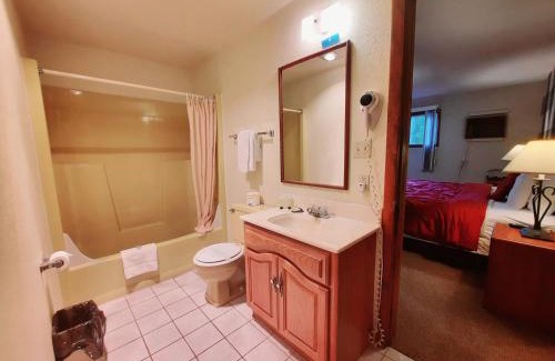 Ironwood Hotel | North Ironwood Acres - Black River Lodge