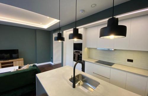 Golborne Apartment | North Kensington Getaway - Family-Friendly by Viridian Apartments