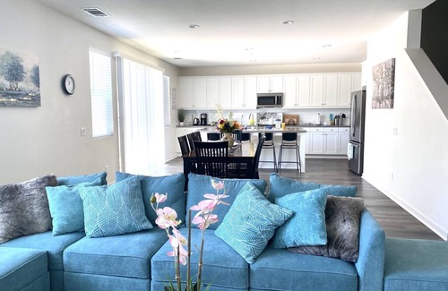 Sylmar House | Perfect Family Retreat in North LA with Pool & Spa