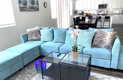 Sylmar House | Perfect Family Retreat in North LA with Pool & Spa