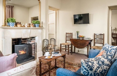 Moreton House | NORTH LODGE, pet friendly, character holiday cottage in Ledbury