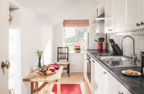 Moreton House | NORTH LODGE, pet friendly, character holiday cottage in Ledbury