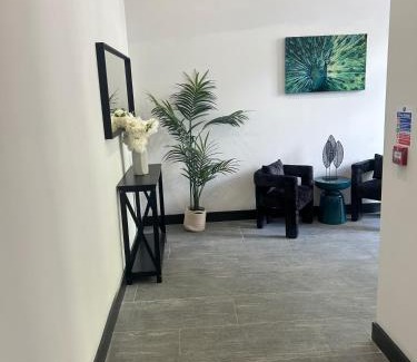 North Finchley Apartment | North London 1-Bed Apt Sleeps 3 10 Min to Tube