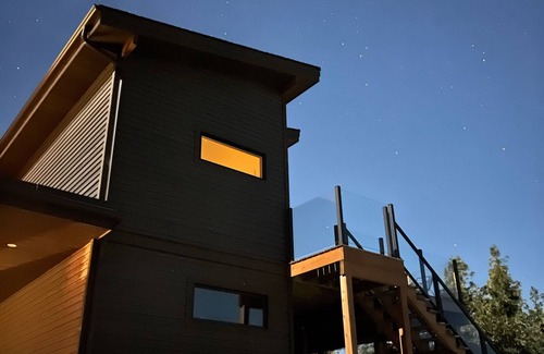 Tobermory Apartment | North Paw: Private Oasis with Stunning Shoreline & Pool